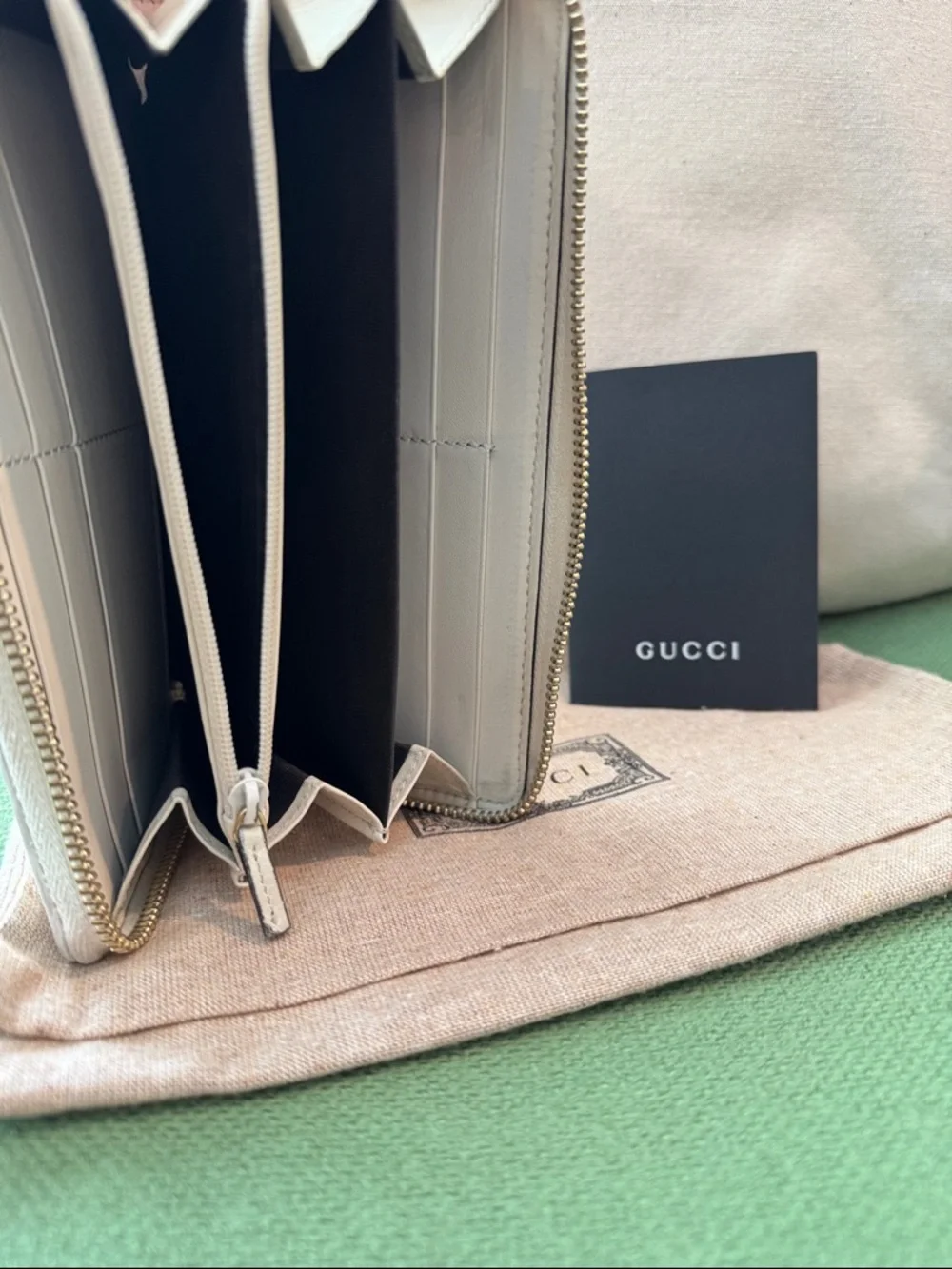 Gucci Pink Floral Canvas Zip Wallet with Burgundy Bow - Picture 6 of 8